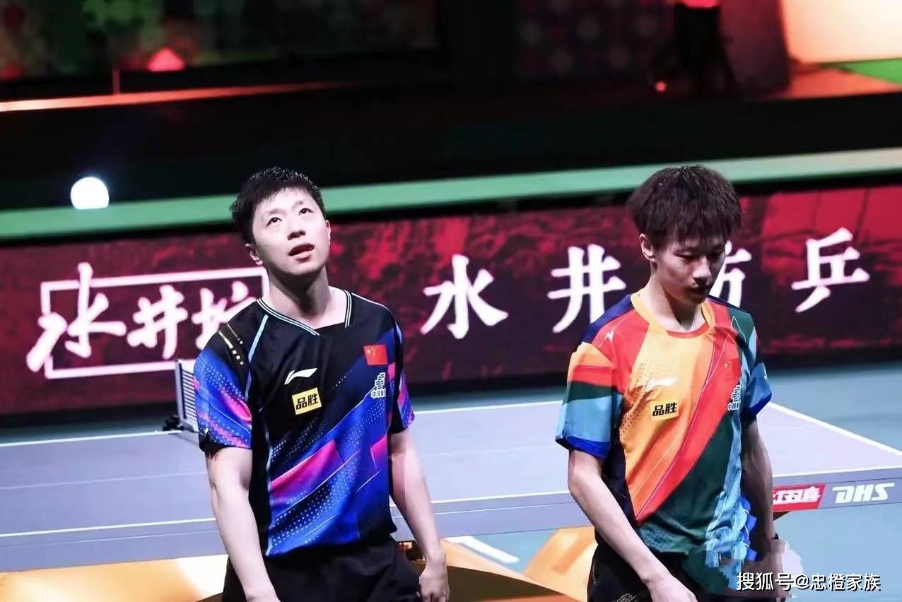 日前片方发布了一组;怒兽版海报，兽王、虎獒、巨蝎怒兽三巨头强势霸屏，气势撼人